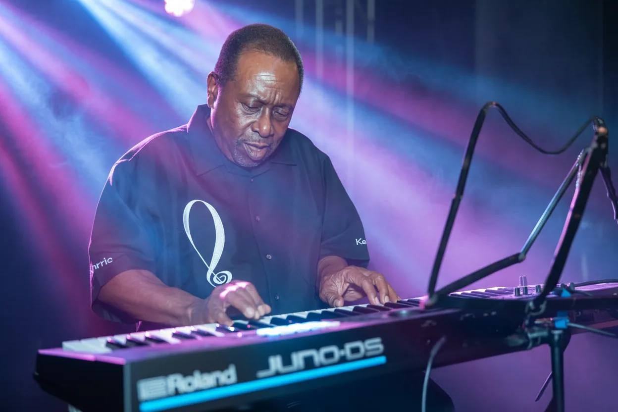 Decade’s Band keyboard performance